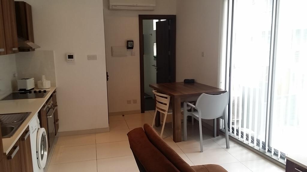 Paceville Montecarlo Apartments Saint Julian's Стая снимка